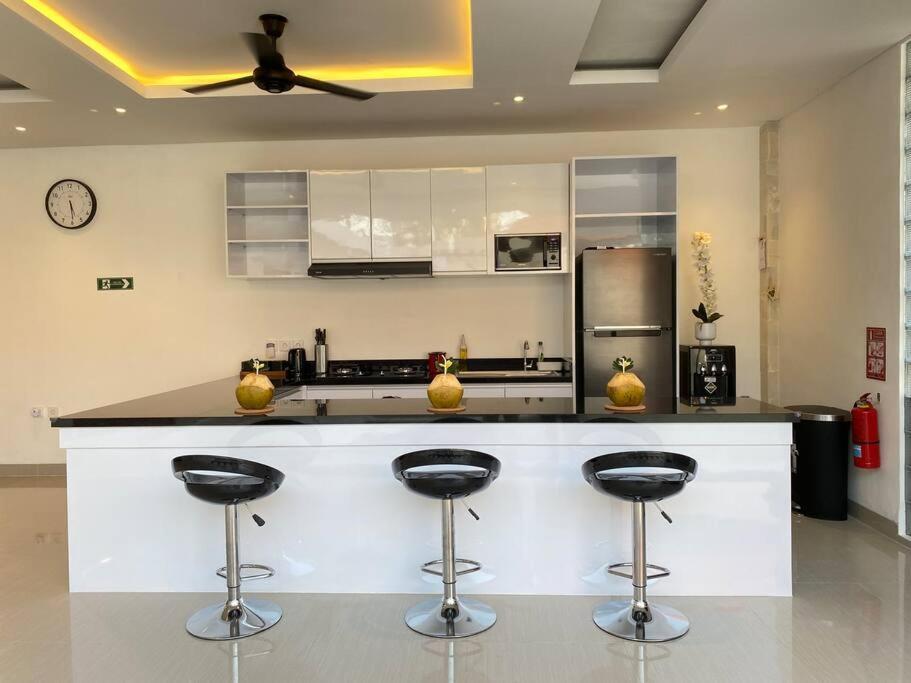 Villa Akmali Umalas 2Br With Private Pool & Jacuzzi Canggu Εξωτερικό φωτογραφία
